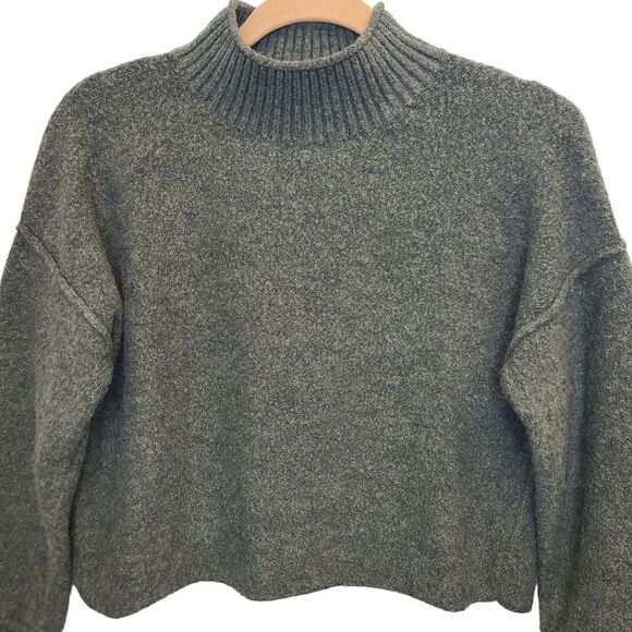 Universal Thread Women's Green Mock Neck Long Sleeve Cropped Sweater S - Picture 2 of 7